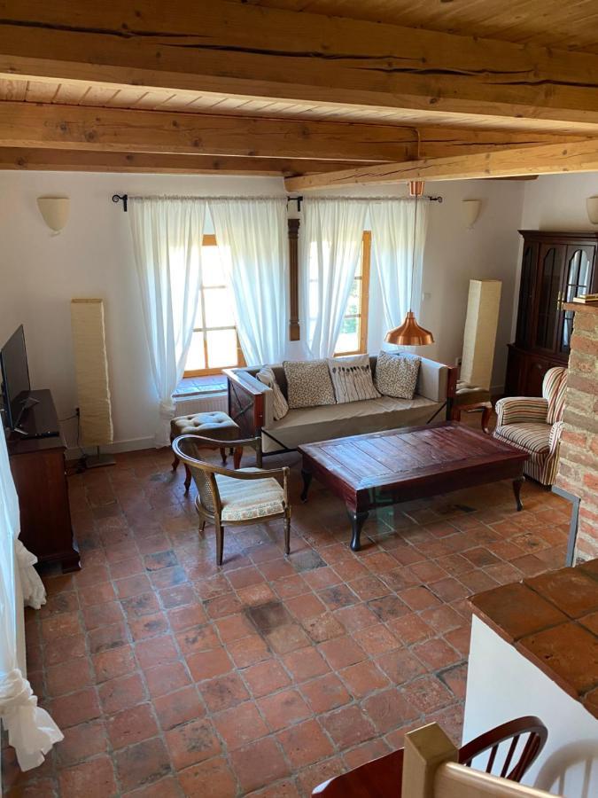 Apartman Na Statku Miskovice  Buitenkant foto