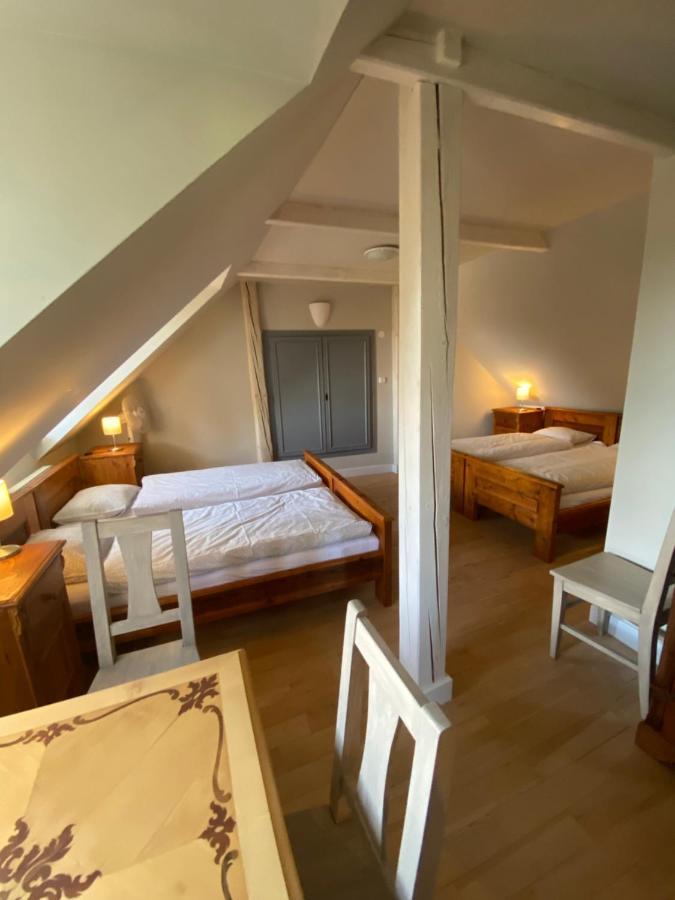 Apartman Na Statku Miskovice  Buitenkant foto