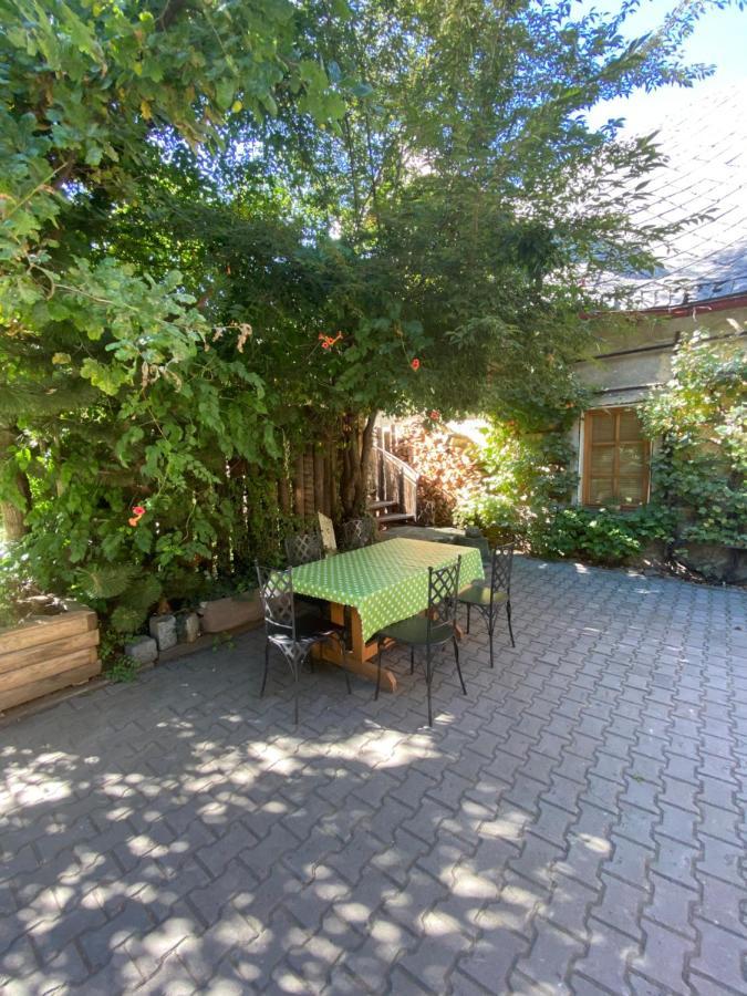 Apartman Na Statku Miskovice  Buitenkant foto